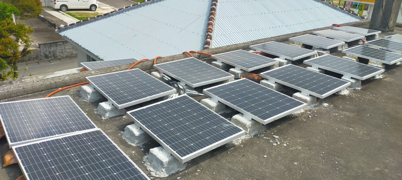 太陽光発電、ソーラーパネル２１枚設置途中　自作